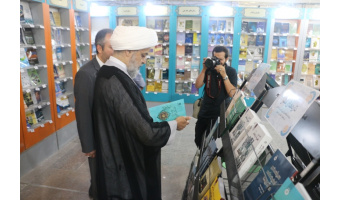 بازدید دکتر شهریاری از غرفه «سازمان مطالعه و تدوین»