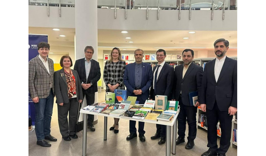 اهدای گزیدهای از آثار سازمان مطالعه و تدوین «سمت» در حضور سفیر و رایزنان فرهنگی و علمی جمهوری اسلامی ایران به دانشگاه تحقیقات ملّی مدرسه عالی اقتصاد مسکو